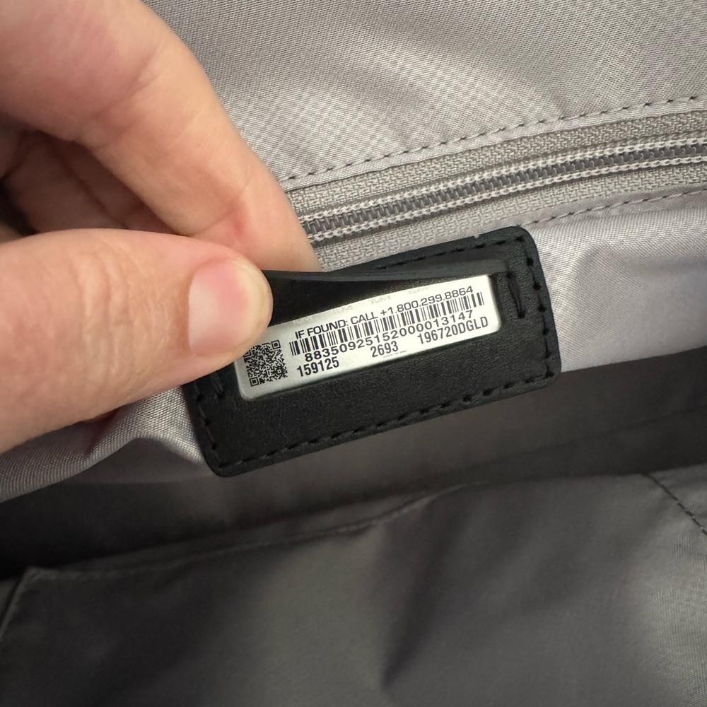 Tumi Voyageur Q Tote NWT - Picture 6 of 7
